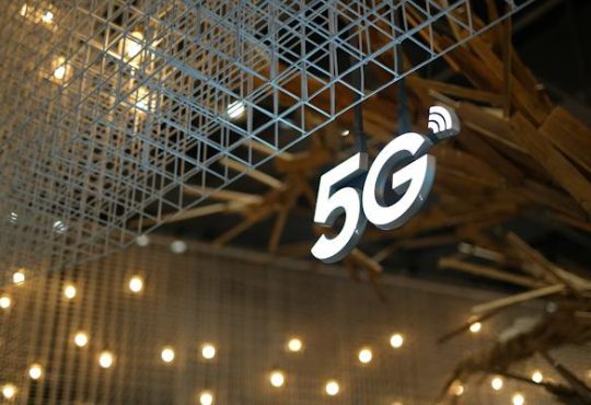 Explore Top 5G Smartphones: Lightning-Fast Connectivity
