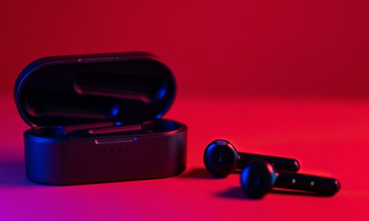 Best Earbuds for Android and iOS Users in 2025