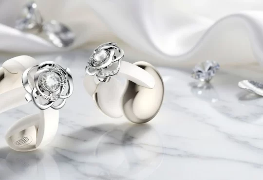 TCL Crystalclip Swarovski Edition Review: Stylish Earbuds